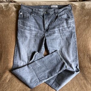 Good condition. The Everett. Slim straight. 38 R